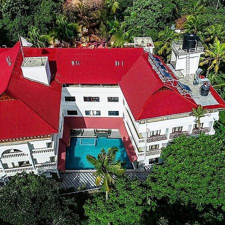 Hotel Sajjoys Varkala Esterno foto