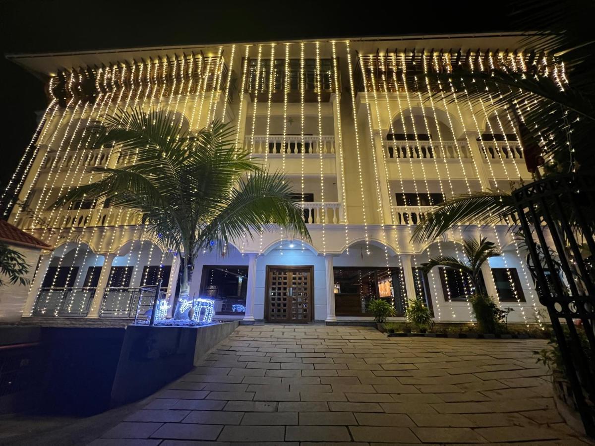 Hotel Sajjoys Varkala Esterno foto