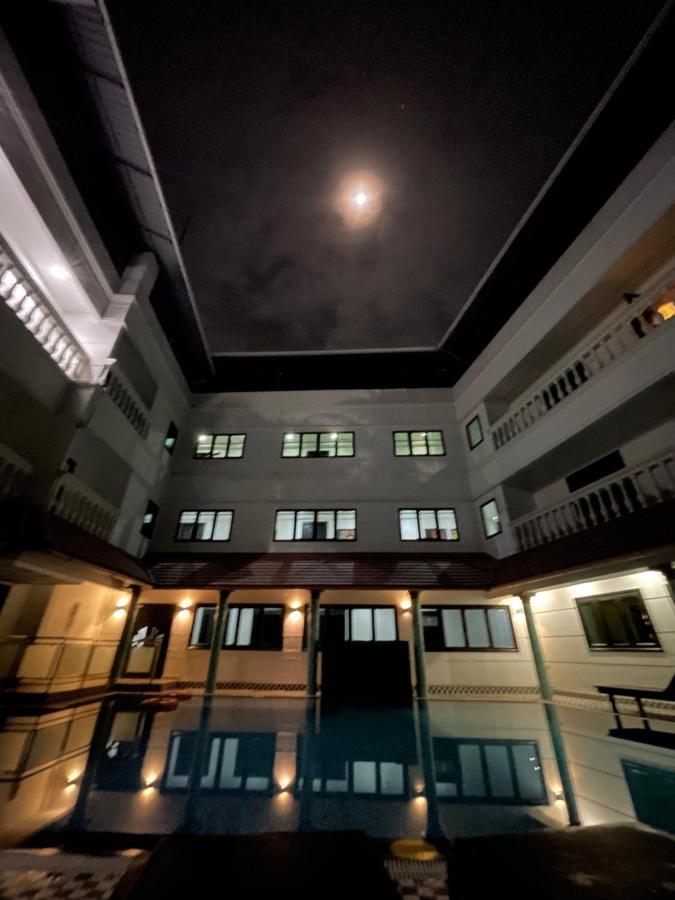 Hotel Sajjoys Varkala Esterno foto