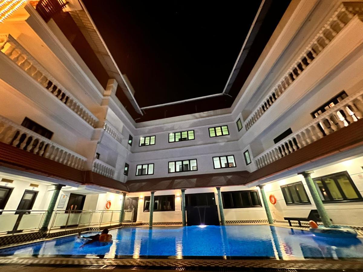 Hotel Sajjoys Varkala Esterno foto