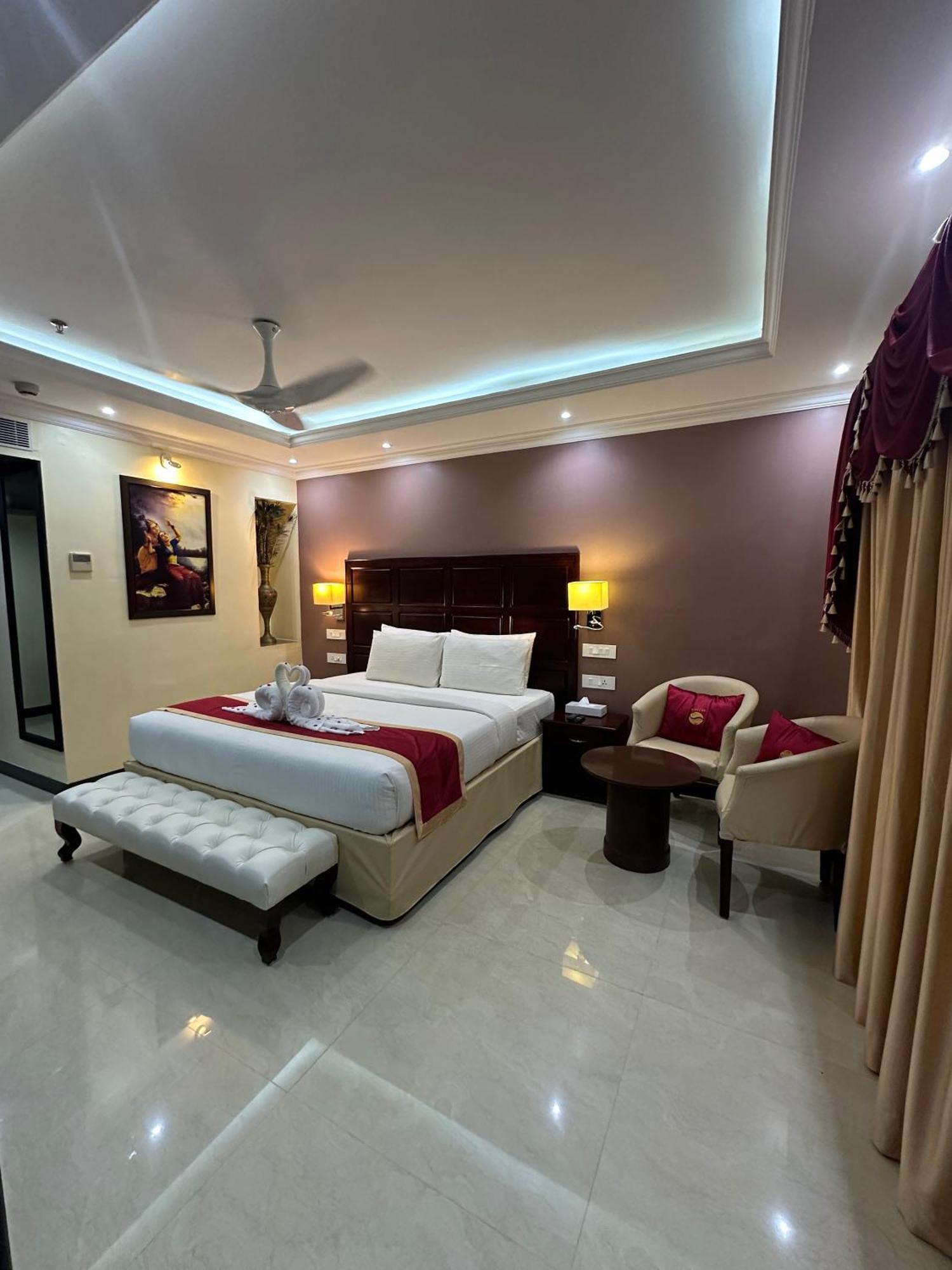 Hotel Sajjoys Varkala Esterno foto
