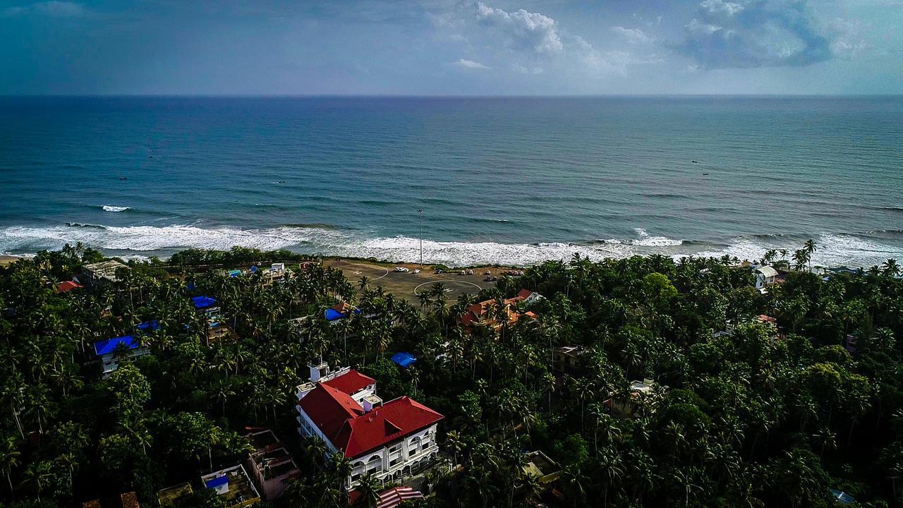 Hotel Sajjoys Varkala Esterno foto